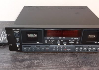 1998 Tascam Dual Digital Audio Tape Deck DA-302 - Tascam DA 302 w Remote